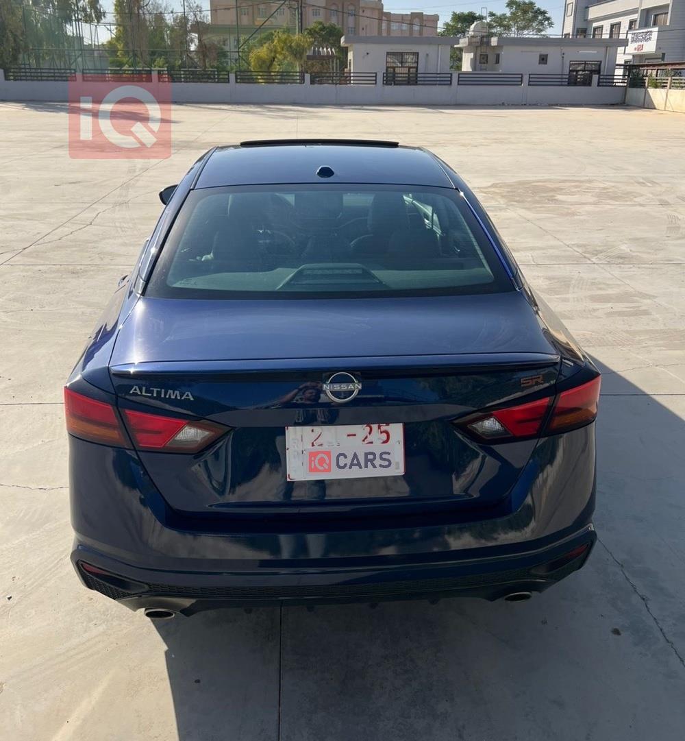 نيسان ألتيما